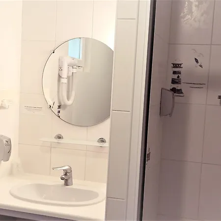 Logis La Rosiere----situe Entre Bayeux Et Arromanches ホテル