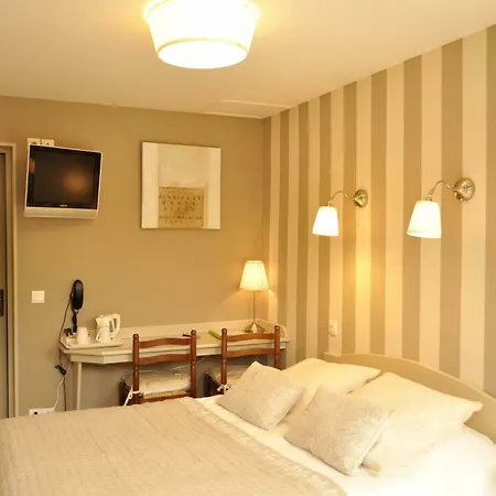 Logis La Rosiere----situe Entre Bayeux Et Arromanches 3*