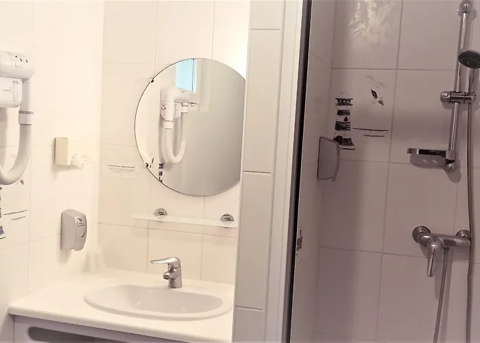 Logis La Rosière----situé Entre Bayeux Et Arromanches Hotel