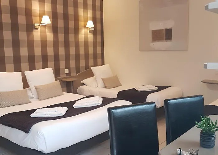 Logis La Rosière----situé Entre Bayeux Et Arromanches Hotel 3*