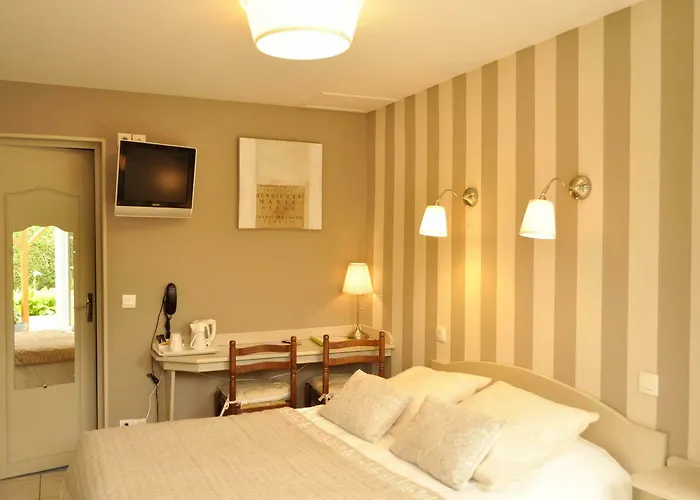 Logis La Rosière----situé Entre Bayeux Et Arromanches 3*