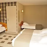Logis La Rosiere----situe Entre Bayeux Et Arromanches ホテル 3*