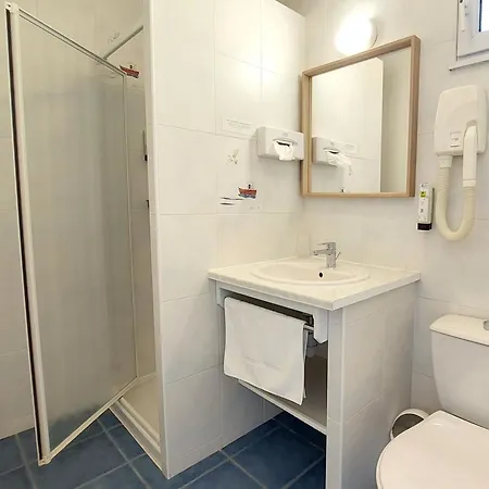 Logis La Rosiere----situe Entre Bayeux Et Arromanches Отель 3*