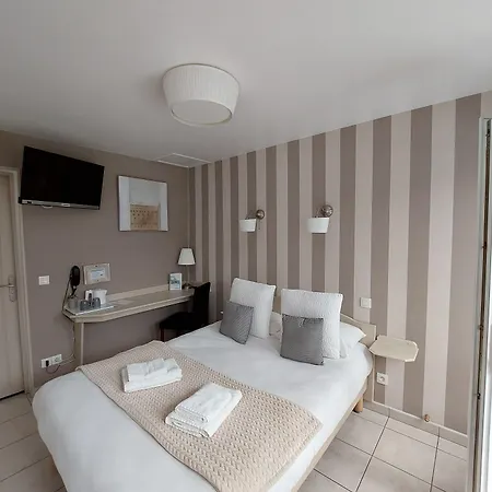 Logis La Rosiere----situe Entre Bayeux Et Arromanches فندق