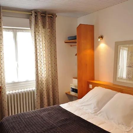 Logis La Rosiere----situe Entre Bayeux Et Arromanches 3*