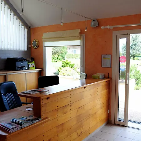 Logis La Rosiere----situe Entre Bayeux Et Arromanches 3*