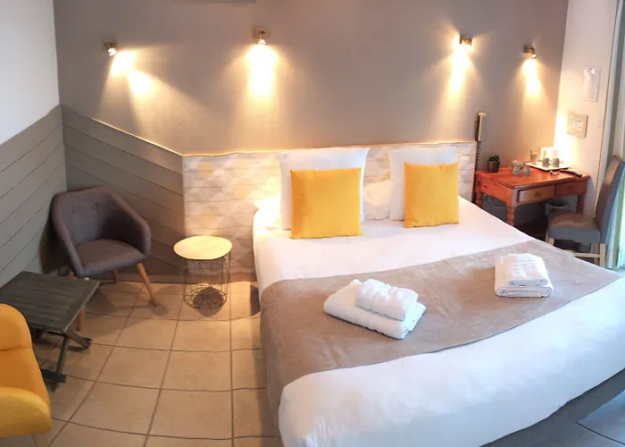 Hotel Logis La Rosiere----situe Entre Bayeux Et Arromanches