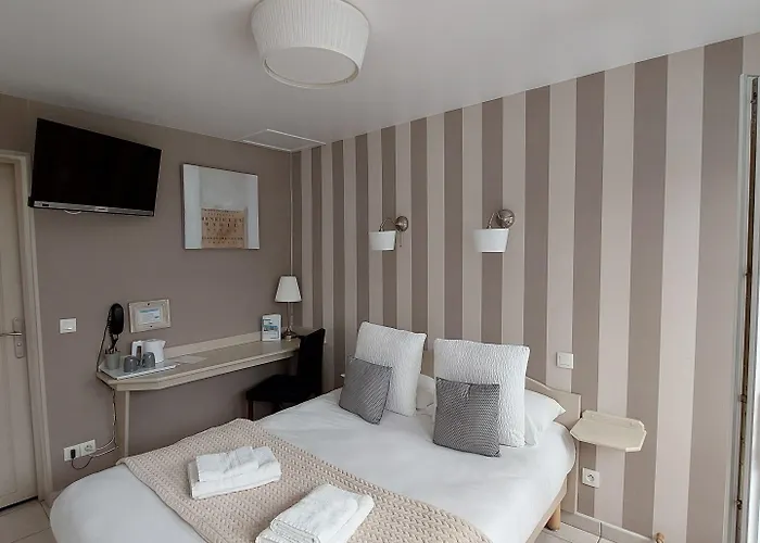 Logis La Rosiere----situe Entre Bayeux Et Arromanches Hotel