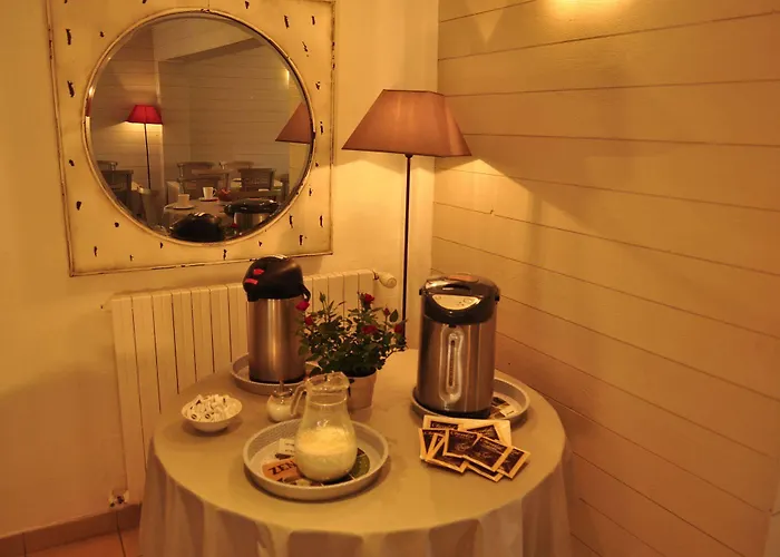 Logis La Rosiere----situe Entre Bayeux Et Arromanches 3*