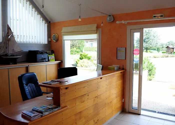 Logis La Rosiere----situe Entre Bayeux Et Arromanches 3*